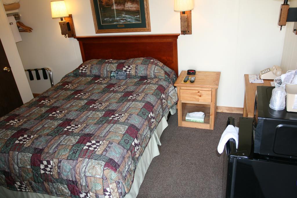 Falls Motel Thompson Falls Eksteriør bilde